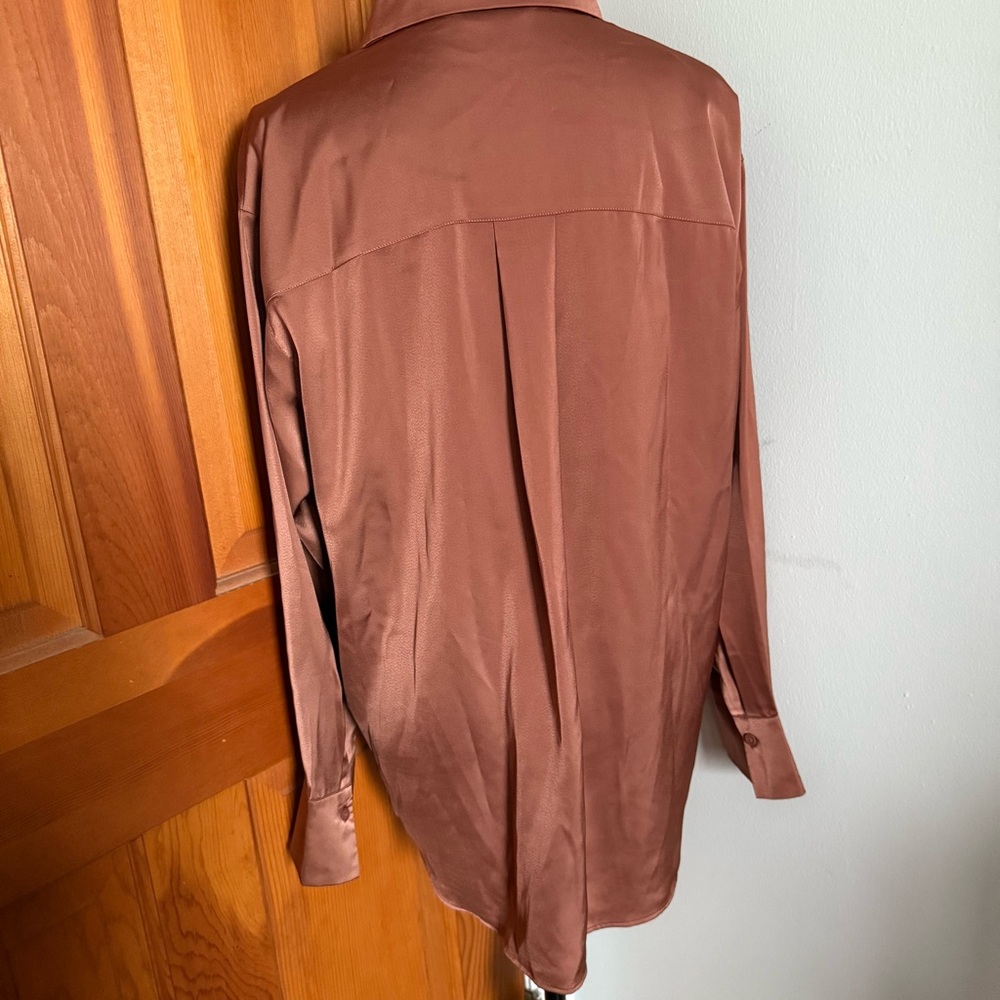 Uniqlo Rust Bronze Silky Button Down Top - Picture 10 of 13